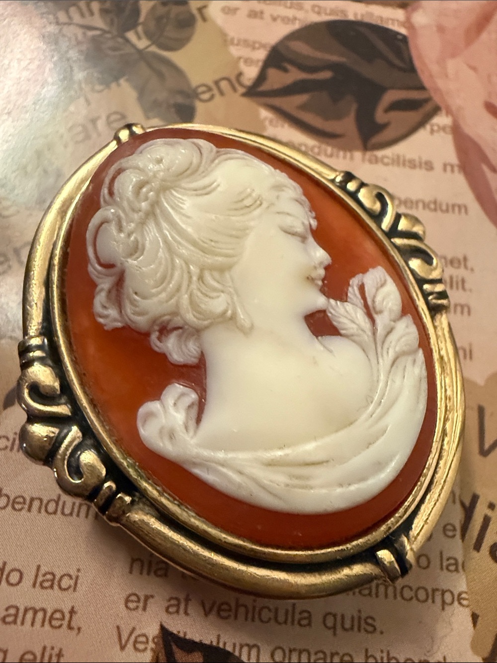 Estee Lauder Vintage Cameo Solid Perfume Case - empty